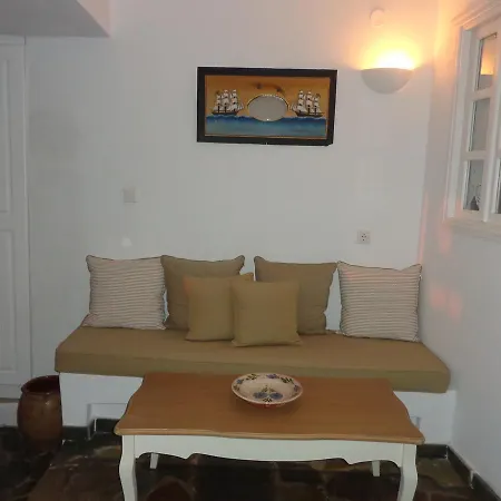Langas Guest house 2*